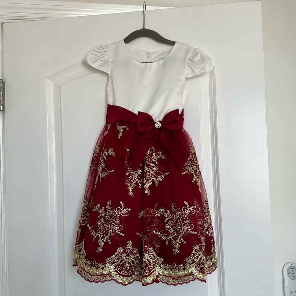 Holiday girls dress. Size 5. beautiful embroidery white, red and gold.